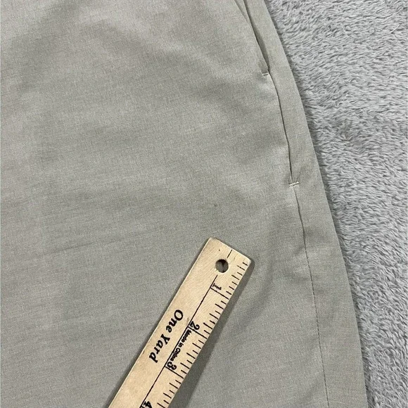 Vuori Aim Shorts Mens 38 Beige V368 Chino Golf Stretch Lightweight Performance - Picture 10 of 14